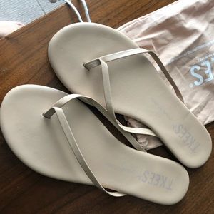 NWOT Nude Tkees Flip Flops Size 10